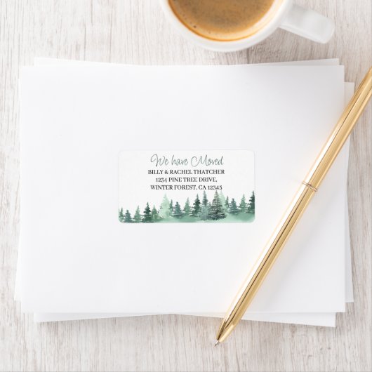 我々は水色の緑の冬の松の森を移動した ラベル (インサイチュ)