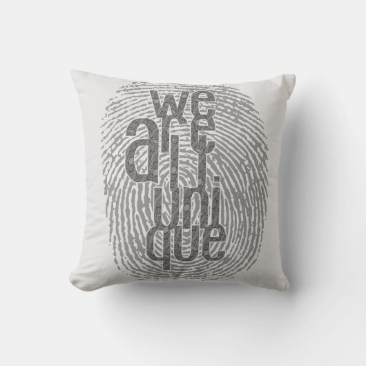 我々は皆強情だ クッション (正面)