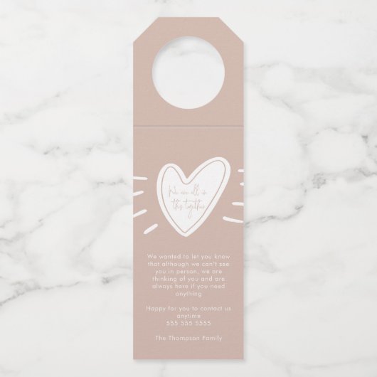 我々は皆、この親切に対してピンク色の行動をとっている ボトルネックタグ (正面)