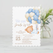 我々は真摯に待つことができるテディバルーン男の赤ちゃんシャワー 招待状 (スタンド正面)