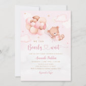 我々は真摯に待つことができるテディベアガールベイビーシャワー 招待状 (正面)