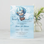 我々は真摯に待つことができるテディベア男の子ベビーシャワー 招待状 (スタンド正面)