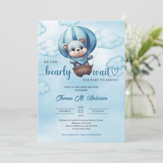 我々は真摯に待つことができるテディベア男の子ベビーシャワー 招待状 (スタンド正面)