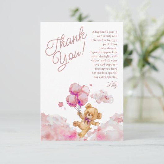我々は真珠のように待つことができるテディピンクの女の子の赤ちゃんシャワー サンキューカード (スタンド正面)