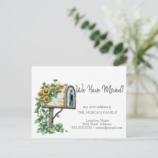 我々は移動した、水色のメールボックスひまわり花 案内ポストカード (スタンド正面)