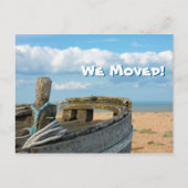 我々は移動 – 魚釣りボート、ブルースカイ、ビーチ、雲 案内ポストカード (正面)