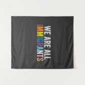 我々は移民たちLGBTのレインボーアライアンスの仲間 タペストリー (正面(横))