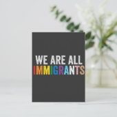 我々は移民たちLGBTのレインボーアライアンスの仲間 ポストカード (スタンド正面)