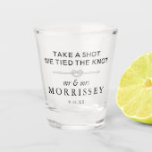 我々は結び目を結んパーソナライズされただ結婚 ショットグラス (正面)