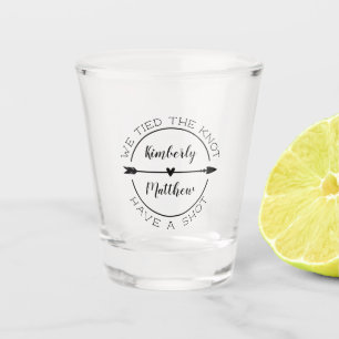 我々は結び魅力的目ハート矢結婚の ショットグラス