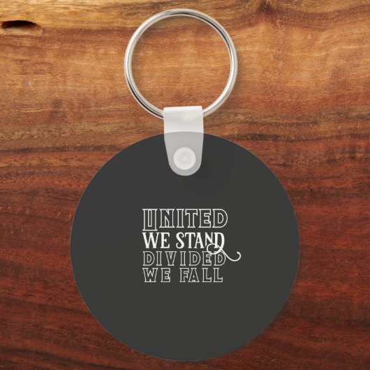 我々は統一された白い勇気付けられるの単語グレイに立つ キーホルダー (正面)