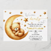 我々は良く待つことができる可愛いベビークマ赤ちゃんシャワー 箔招待状 (正面)