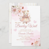 我々は良く待つことができる女の子テディベア赤ちゃんシャワー 招待状 (正面/裏面)