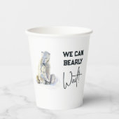 我々は良く待つことができる極熊の冬の赤ちゃんシャワー 紙コップ (正面)