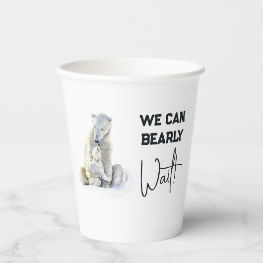 我々は良く待つことができる極熊の冬の赤ちゃんシャワー 紙コップ (正面)