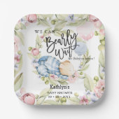 我々は良く待つことができる男の子テディベア赤ちゃんシャワー ペーパープレート (正面)