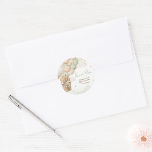 我々は良く待つことができる緑のクマ赤ちゃんシャワー ラウンドシール (封筒)