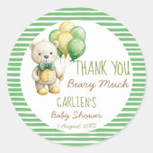 我々は良く待つことができる緑のテディベア赤ちゃんシャワー ラウンドシール (正面)