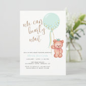 我々は良く待つことができる緑のバルーンのベビーシャワー 招待状 (スタンド正面)