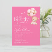 我々は良く待つことができテディベア熱いピンクの赤ちゃんシャワー 招待状 (スタンド正面)