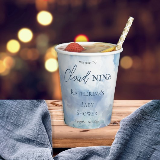 我々は雲の9青い少年の赤ちゃんシャワー上にある 紙コップ