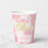 我々は雲9ピンクの金ゴールド女の子の赤ちゃんシャワー上にある 紙コップ (裏面)