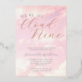 我々は雲9ピンクの雲の赤ちゃんシャワー上にある 箔招待状 (正面)