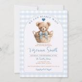 我々は青いギンガムベアカベビーシャワーを待つことができる 招待状 (正面)