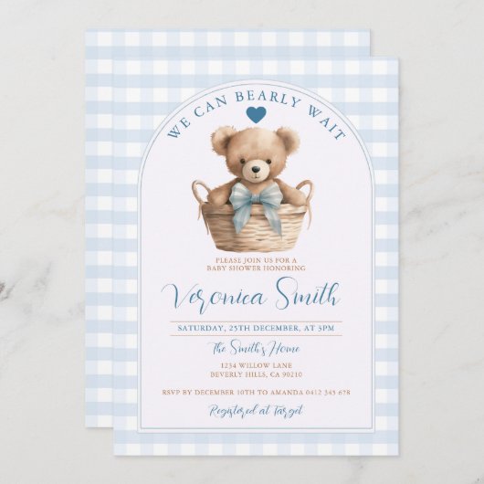 我々は青いギンガムベアカベビーシャワーを待つことができる 招待状 (正面/裏面)