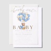 我々は青テディベア赤ちゃんシャワーを待つことができる ベラム紙招待状 (オフセット)