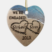 我々は2つの婚約したハートインサンドホリデーオーナメント セラミックオーナメント (右)