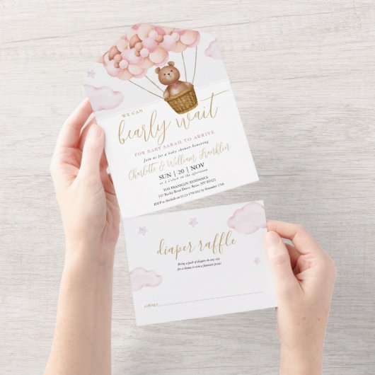 我々は、テディベアーピンクの赤ちゃんシャワーを待つことができる オールインワン招待状 (貼ってはがせる)