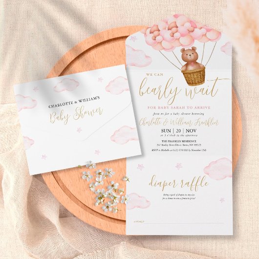 我々は、テディベアーピンクの赤ちゃんシャワーを待つことができる オールインワン招待状
