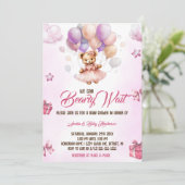 我々は、テディベアーピンクの赤ちゃんシャワーを待つことができる 招待状 (スタンド正面)