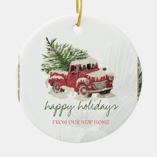 我々は、赤トラック、松の木の雪の休日を移動した セラミックオーナメント (正面)