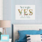 我々はYes金ゴールド手紙ピンクの花を述べた 箔ポスター (インサイチュ (寝室))