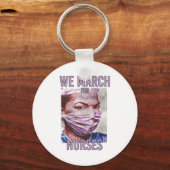 我々マーチナース – きちんとしたカラフルナース キーホルダー (正面)