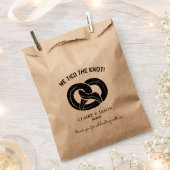 我々モダンは結び目プレッツェル結婚の フェイバーバッグ (クリップ留めされた状態)