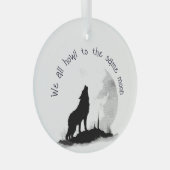 我々全員が同じ月の引用文に吠え感動的る ガラスオーナメント (正面右)