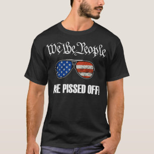 我々国民はアメリカ国旗のサングラスに腹を立てている Tシャツ