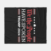 我々国民はトランプ2024話を持っている フリースブランケット (正面(横))