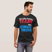我々国民はドナルド・トランプと共に立つ Tシャツ (正面フル)