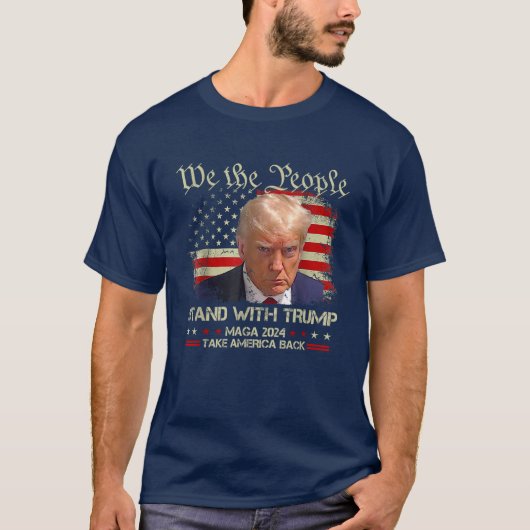 我々国民はドナルド・トランプ2024と共に立つ Tシャツ (正面)