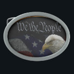 我々国民 卵形バックル<br><div class="desc">旗の写真と頭の下に古い英語の文字の"We The People"の単語を持つハゲのワシの写真と愛国的なベルトバックル。パパ素晴らし又は退役軍人に対するギフト</div>