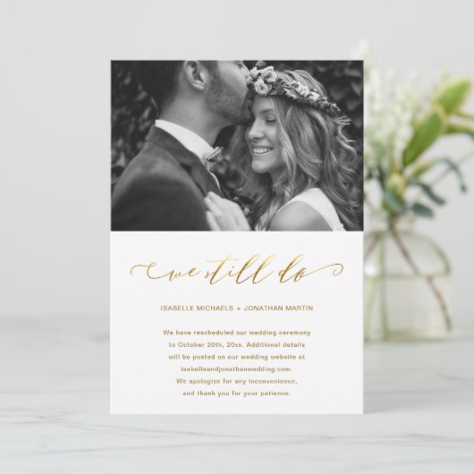 我々結婚はまだ写フェイク真を行っている延期金ゴールド 案内状 (スタンド正面)