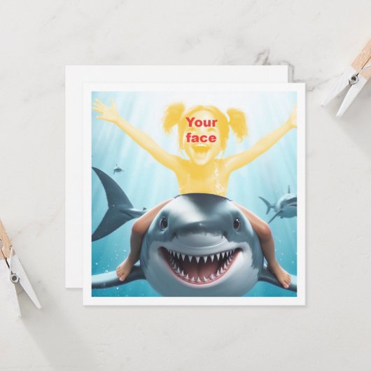 我が子が赤ちゃんサメに乗ってる、ホオジロザメだわ カード (正面/裏面インサイチュ)