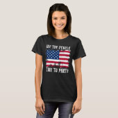 我ら国民 面白い アメリカ国旗 7月4日 Tシャツ (正面フル)