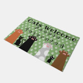 我慢したドアマットで迎える猫たち ドアマット (アングル)