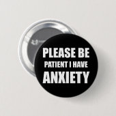 我慢して欲しい不安バッジを持っている 缶バッジ (正面&裏面)