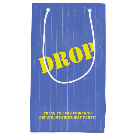 戦いのRoyaleの好意のバッグ、低下の木枠 スモールペーパーバッグ (正面)